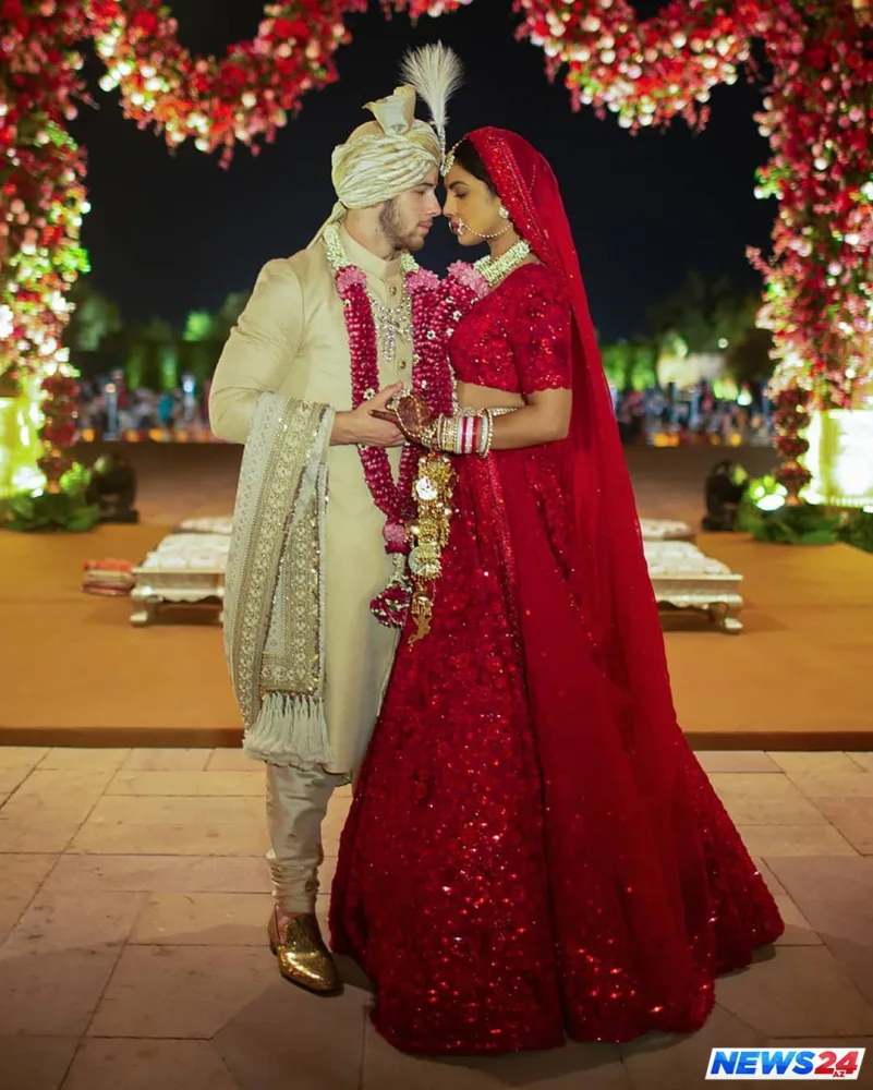 Hindistanlı məşhur aktrisanın toyundan ilk - FOTOLAR