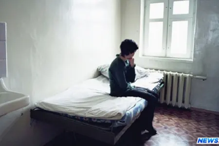 Atasını baltalayan qız dəlixanaya göndərildi