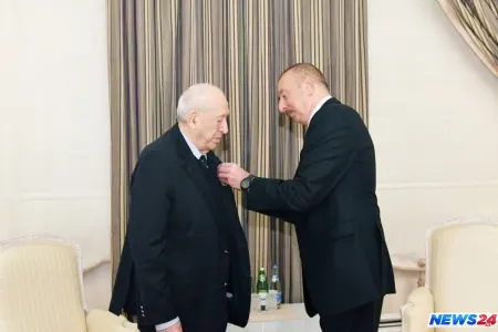 Prezident Tahir Salahova “Əmək” ordenini təqdim edib – FOTO