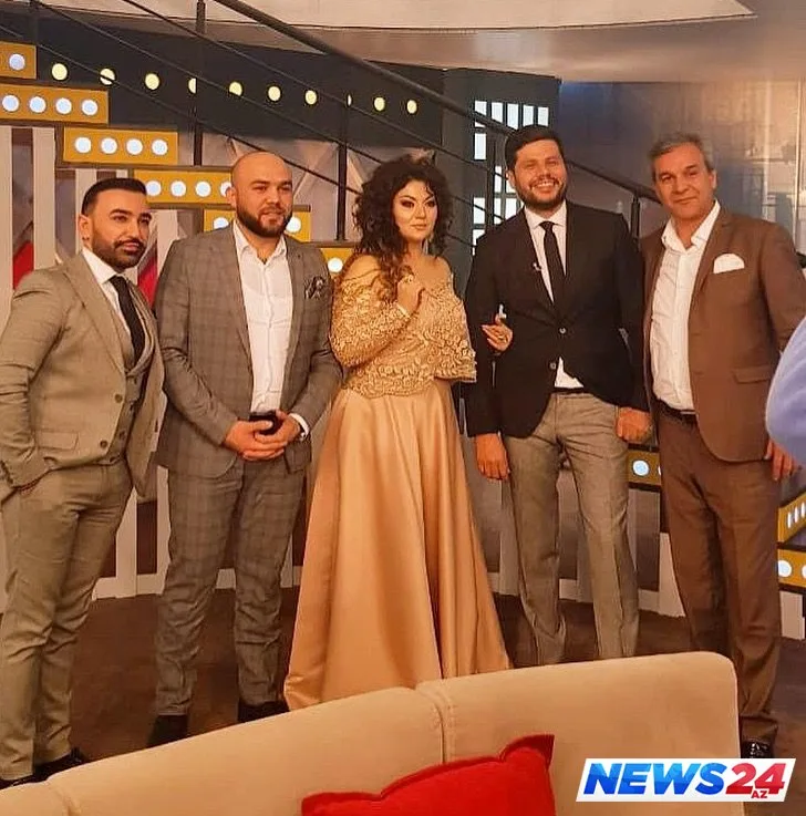 Təranə Qumral efirə başqasının geyinilmiş paltarı ilə çıxıb - FOTOLAR