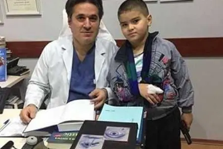 Həkim səhvi üzündən 7 yaşlı Muradın barmağı kəsildi – ŞİKAYƏT