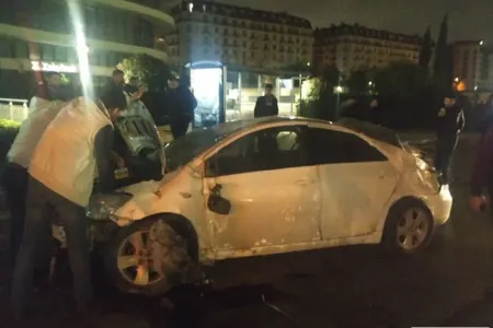 Bakıda taksi sürücüsü qəza törətdi: dörd sərnişin yaralandı - FOTO\\VİDEO