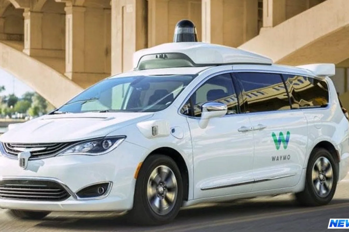 Dünyanın ilk pilotsuz taksi servisi istifadəyə verildi – Video