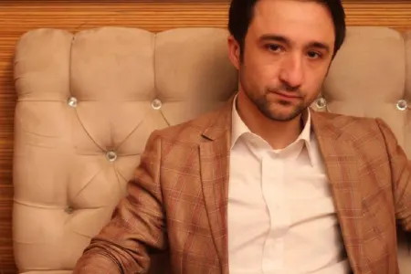 Azərbaycanlı müğənni ilk dəfə qızının üzünü göstərdi - VİDEO