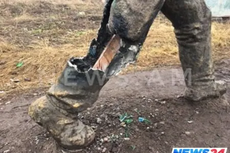 Nikol Paşinyanın heykəli dağıdılıb - FOTO