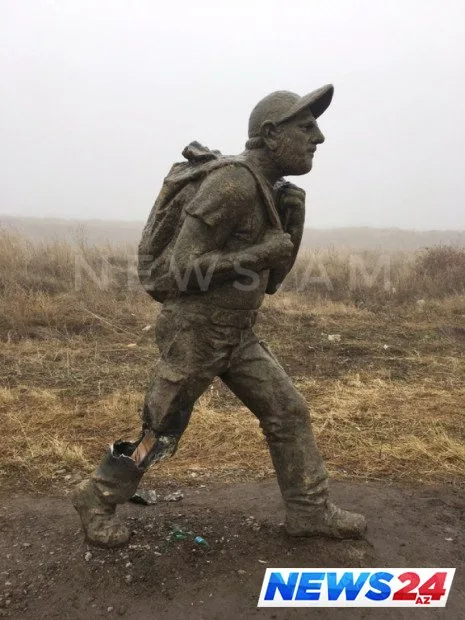 Nikol Paşinyanın heykəli dağıdılıb - FOTO