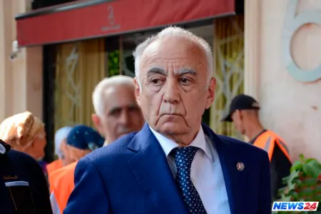 Hacıbala Abutalıbov Heydər Əliyevi şeirlə andı – VİDEO