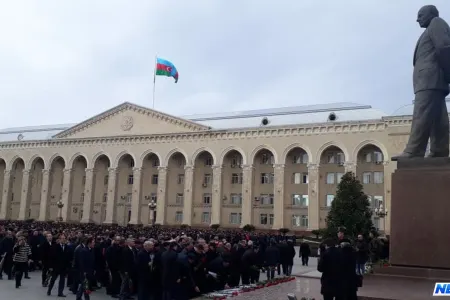 Gəncədə Heydər Əliyevin xatirəsi ehtiramla yad edilib