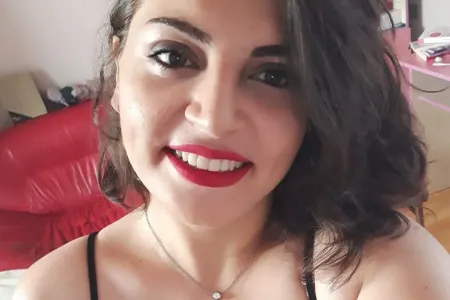 Mübarizi təhqir edən psixoloqun erməni ilə yazışması - FOTO