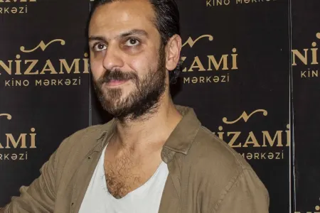 "Çukur"un "Vartolu"su Bakıda tamaşasını çəkməyi qadağan etdi - FOTOLAR - VİDEO