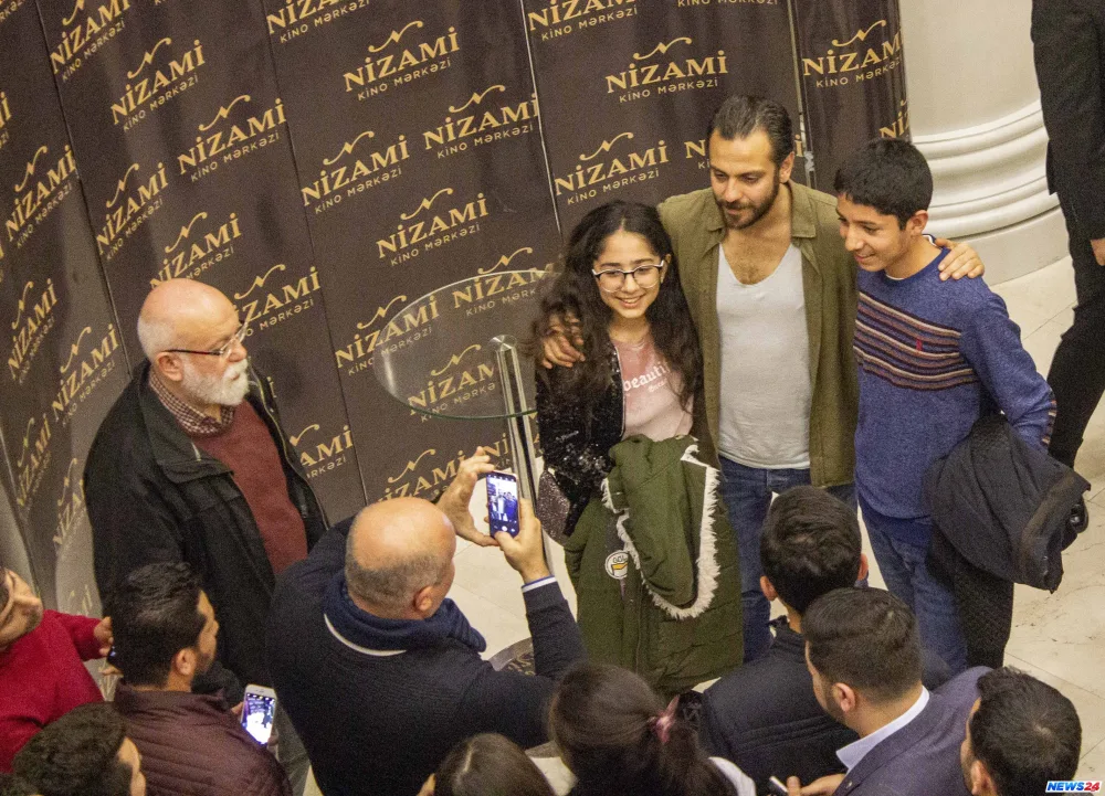 "Çukur"un "Vartolu"su Bakıda tamaşasını çəkməyi qadağan etdi - FOTOLAR - VİDEO