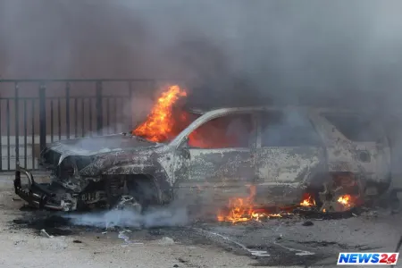 Azərbaycanlı müğənninin maşınını partlatdılar. Özü içində olub - FOTO