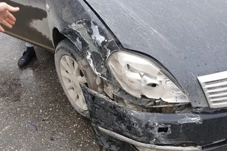 Tanınmış teleaparıcı qəza keçirdi - FOTO