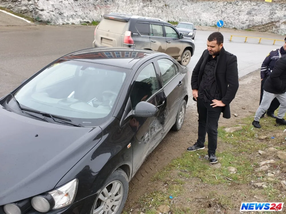 Tanınmış teleaparıcı qəza keçirdi - FOTO