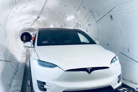 İlon Mask “Hyperloop” yeraltı tunelini nümayiş etdirdi - VİDEO