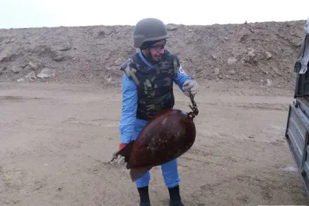 Bakıda dəniz sahilində üzən istiqamətverici nişan tapılıb