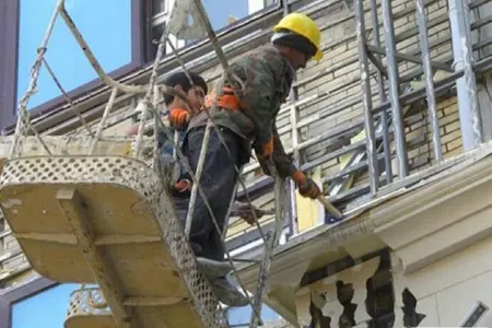 Daha bir fəhlə iş zamanı öldü