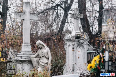 Anasının məzarına gizli kamera yerləşdirdi, şok oldu
