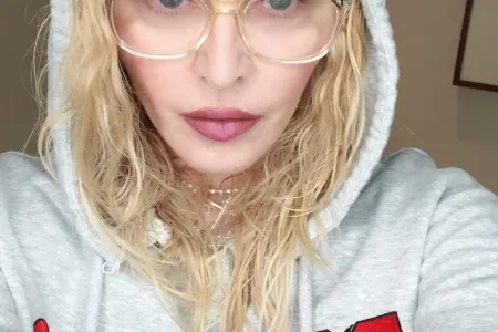 Madonna çılpaq fotolarını paylaşdı, lağ edənlərə meydan oxudu - FOTO