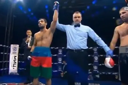 Azərbaycanlı boksçu Moskvada erməni rəqibinə qalib gəldi - VİDEO