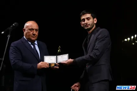 Vaqif Əsədov və Flora Kərimova mükafat aldı - FOTO