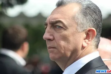 Eldar Əzizov 3 məmuru işdən çıxardı