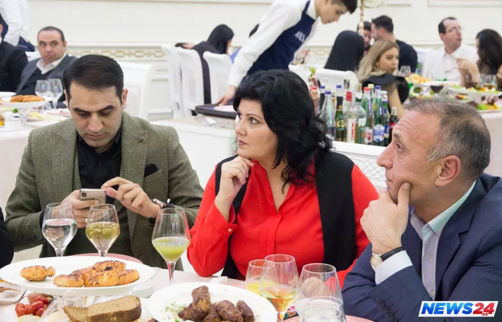 "Bunu pul yığmaq üçün etməmişəm" - Şəbnəm Tovuzlunun ad günüdən - FOTOLAR - VİDEO