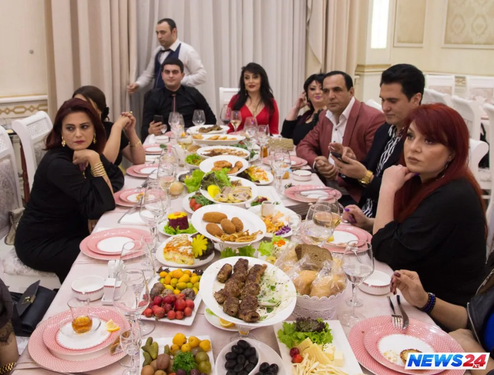 "Bunu pul yığmaq üçün etməmişəm" - Şəbnəm Tovuzlunun ad günüdən - FOTOLAR - VİDEO