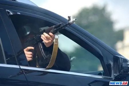 Bakıda iki nəfər maşında güllələndi - VİDEO