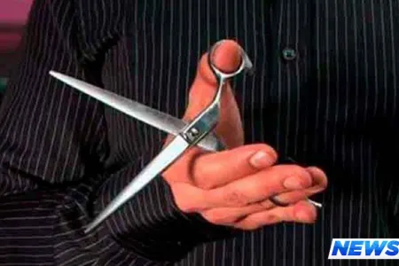 Azərbaycanda 19 yaşlı gənc qayçı ilə ürək nahiyəsini yaraladı