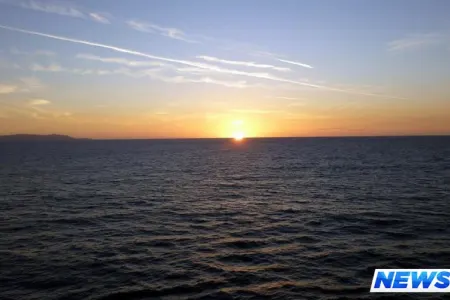 Sakit okeanda yük gəmisində yanğın başlayıb