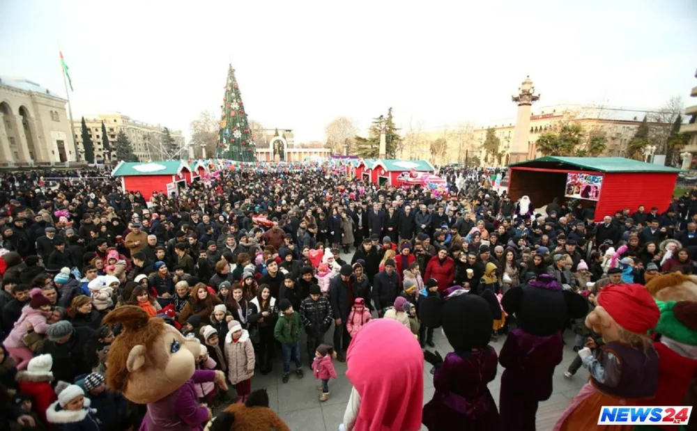 Gəncədə Dünya Azərbaycanlılarının Həmrəyliyi Günü və Yeni il qeyd olunub - FOTO