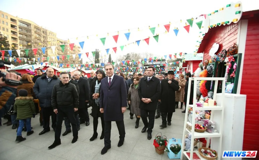 Gəncədə Dünya Azərbaycanlılarının Həmrəyliyi Günü və Yeni il qeyd olunub - FOTO