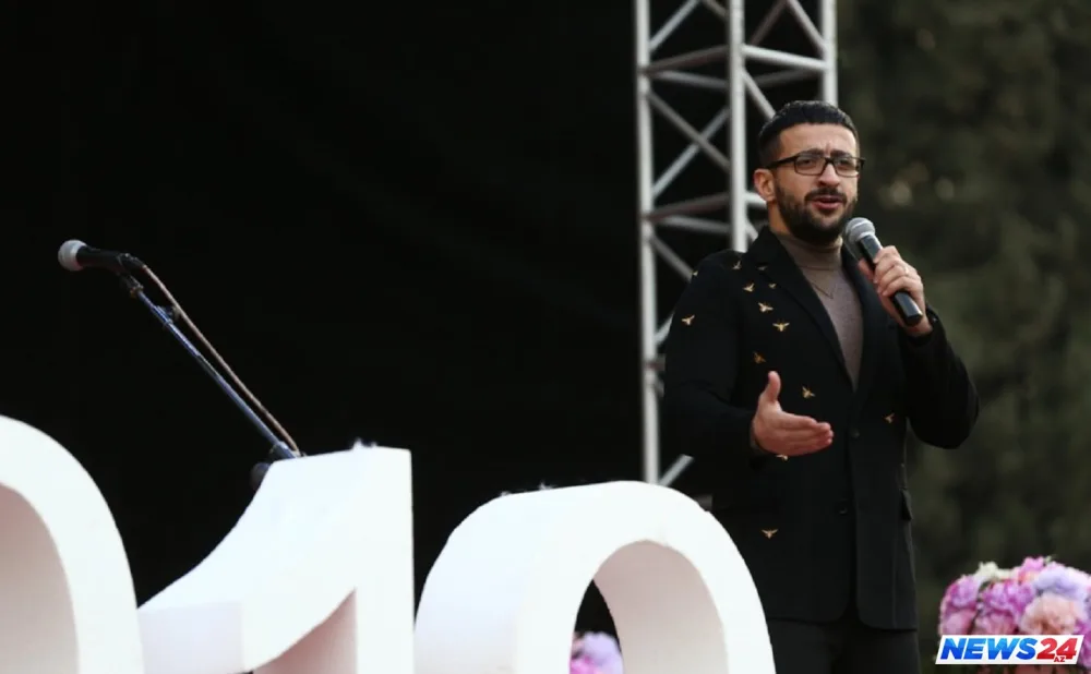 Gəncədə Dünya Azərbaycanlılarının Həmrəyliyi Günü və Yeni il qeyd olunub - FOTO