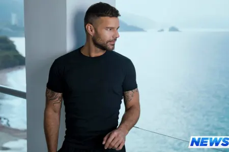 Məşhur homoseksual müğənni ikinci dəfə ata oldu - FOTO