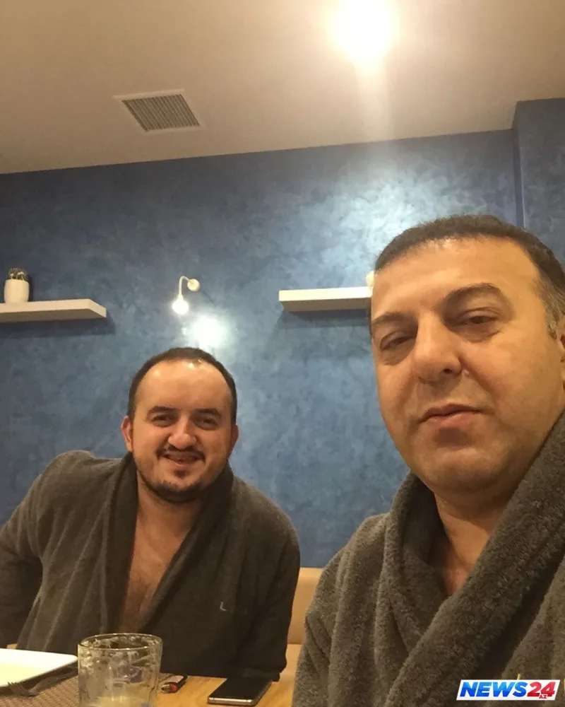 Soyunan Elariz halından məmnun göründü - FOTO
