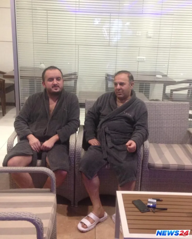 Soyunan Elariz halından məmnun göründü - FOTO