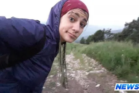 Erməni qız Azərbaycan bayrağı ilə şəkilini paylaşdı - FOTO