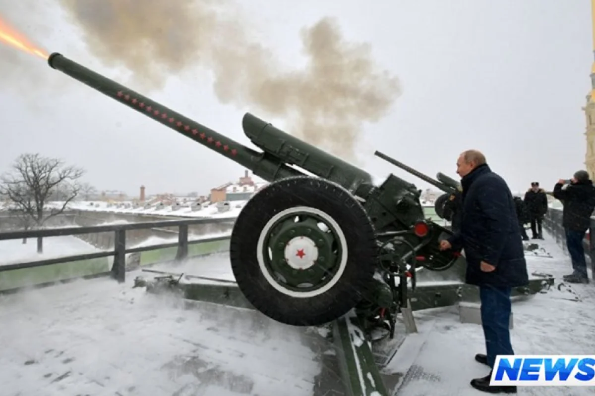 Putin hərbi rütbəsini açıqladı - VİDEO