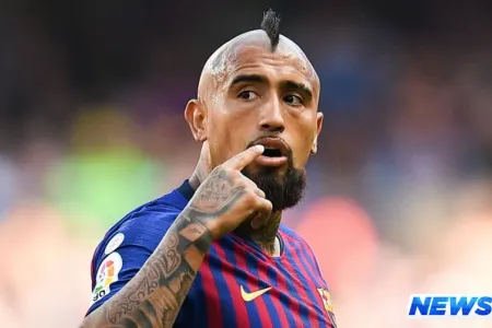 Tanınmış futbolçunun evlərinə həbs qoyulub