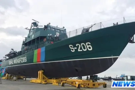 İlham Əliyev “Tufan” tipli sərhəd gözətçi gəmisi ilə tanış olub