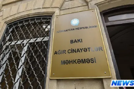 Prokuror məhəlləyə qızla gələn qonşusunu öldürən gəncə cəza istəyib