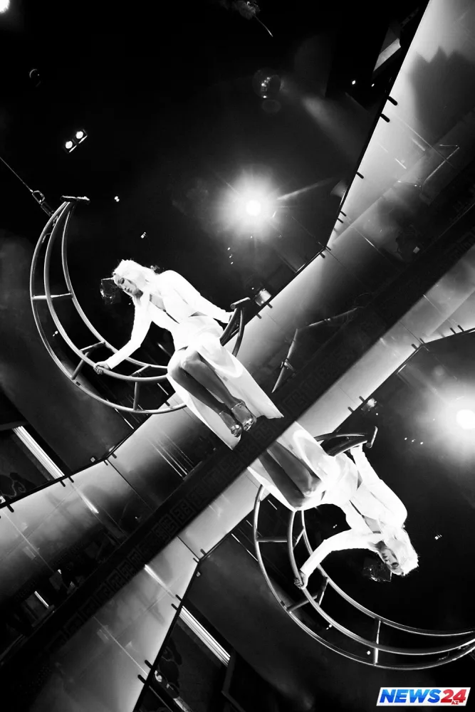 Nuradan cəsarətli fotosessiya və albom - FOTO