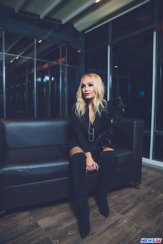 Nuradan cəsarətli fotosessiya və albom - FOTO