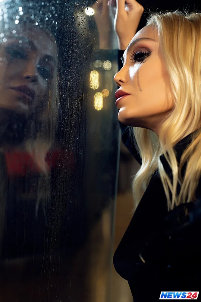 Nuradan cəsarətli fotosessiya və albom - FOTO