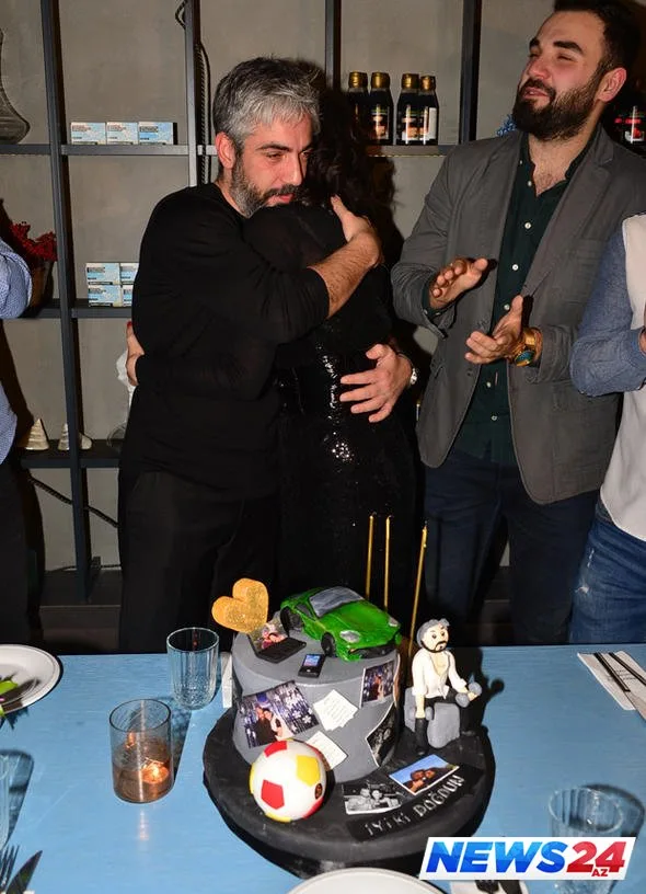 Məşhur müğənni evlilik müjdəsini verdi - FOTO