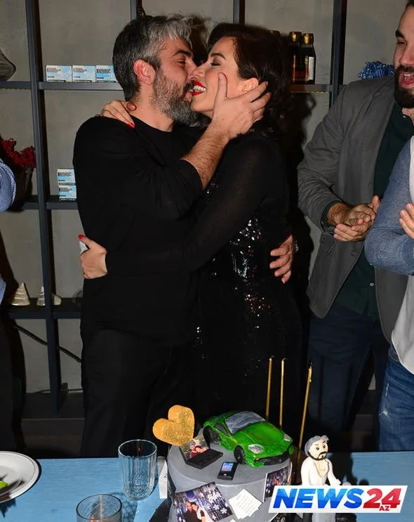 Məşhur müğənni evlilik müjdəsini verdi - FOTO