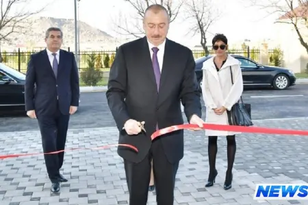 Prezident İlham Əliyev Qobustan qəsəbəsində yeni inşa olunan xəstəxananın açılışında iştirak edib