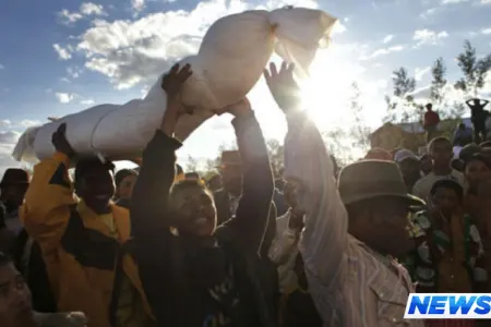 Ölüləri qəbirdən çıxarırlar, meyitləri parçalayıb yeyirlər — Dünyanın ən qorxunc dəfn mərasimləri