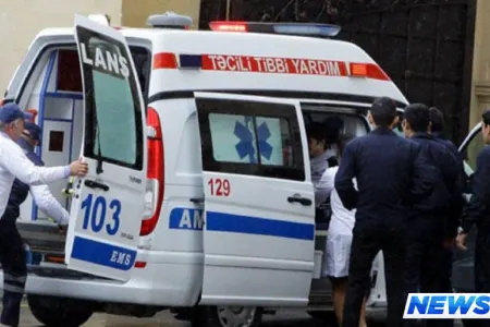 Binə ticarət mərkəzində kişinin üstünə reklam lövhəsi aşdı